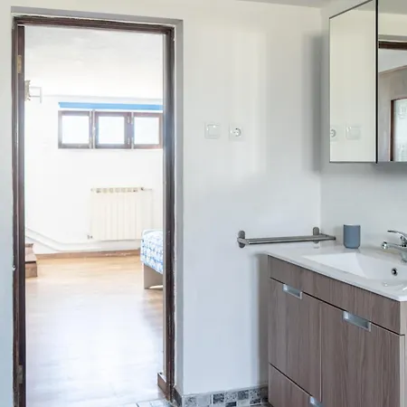 Dom wakacyjny House With Pool And Garden In Near Porto Esmoriz