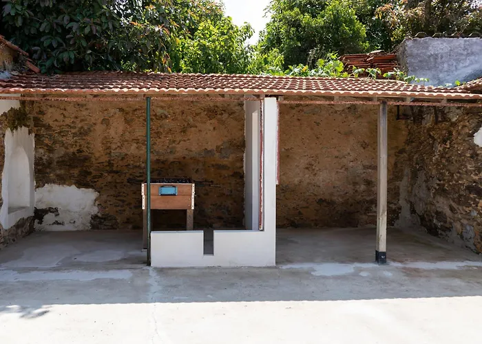 Vakantiehuis House With Pool And Garden In Near Porto